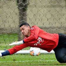 Maybe you would like to learn more about one of these? Cirurgia No Joelho Afasta Goleiro Santos Do Athletico Pr Na Libertadores