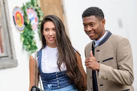 Hier kommen die schönen spielerfrauen der fußballstars! Em 2021 Die Spielerfrauen Der Em Stars