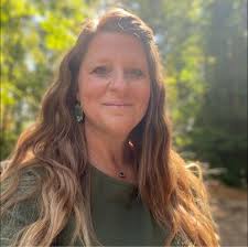 I've started what “lies between us “can't get into it ( only a few pages in  🤣) Should I persevere ??