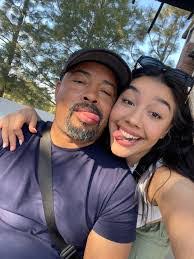 Fernanda Davis's Instagram, Twitter & Facebook