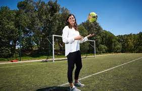 Helena costa, treinadora da equipa de futebol feminino do odivelas fc, felicita o blogue da equipa, www.odivelas.wordpress.com, pelo 1.º aniversário e fala. Eintracht Frankfurt Contrata Helena Costa Para Exercer Funcoes De Olheiro