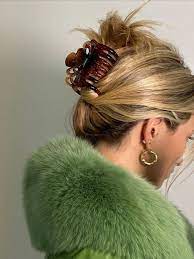 Blonde Hair With Brown Jaw Clip Clip Hairstyles Aesthetic Hair Long Hair Styles