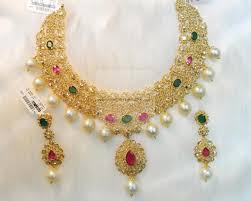 Can i chill with you? 22kt Uncut Diamond Necklace Set Promdresssites Diamond Jewelry Designs Uncut Diamond Necklace Diamond Necklace Set