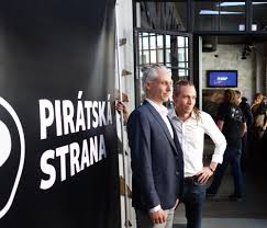 Minulý čas je na místě. Ivan Bartos V Politice Je Dulezite Drzet Se Faktu A To Robert Dela Opravdu Poctive Robert Veverka