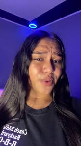 Elli White y Melania Urbina: Amistad en Video