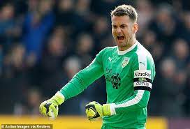 Thomas david heaton is a professional english footballer who currently plays as a goalkeeper for the english club burnley and england national football team. Burnley Goalkeeper Tom Heaton Rejects New Contract Daily Mail Online