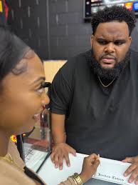 When Joslyn tells Rafi about Momo's secret dealings!