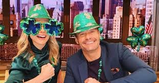 Her age is 49 as of 2019. Here S Everything We Know About Kelly Ripa S Shocking Annual Salary