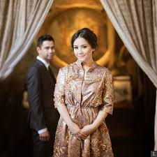 Tapi kini sudah cukup banyak baju yang diperuntukkan wanita plus size dan menghargai ukuran tubuh mereka karena jujur saja tak semua wanita punya badan. Sederet Gaun Cantik Nagita Slavina Dari Prewed Hingga Resepsi Kapanlagi Com