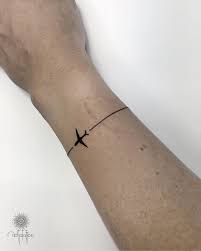 Gambar tato keren di tangan simple sumber : 10 Ide Tato Imut Simple Untuk Kamu Si Pecinta Minimalis Kawaii