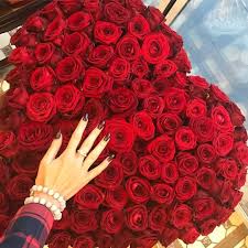 Pin By Yelena On I Flowers Valentines Flowers Red Rose Bouquet Flower Girl Photos