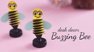 3000 x 2250 jpeg 868 кб. Diy Buzzing Bee Desk Decor Desk Accessories Home Decor Youtube