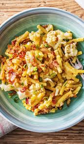 Blumenkohlauflauf Mit Bacon Rezept Hellofresh Rezept Blumenkohl Auflauf Rezepte Makkaroni