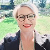 Robyn Hancock's Instagram, Twitter & Facebook