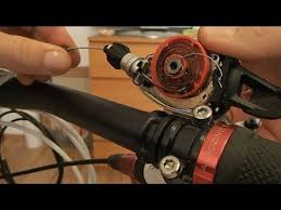 Schaltzug Wechseln Und Verlegen Umwerfer Und Schaltwerk Workshop Youtube Fahrrad Schaltung Schalter Zug
