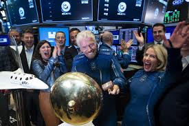 Jeff bezos, world's richest man, lifts off on inaugural space voyage. Tourisme Spatial Comment Vont Se Derouler Les Premiers Vols De Richard Branson Et Jeff Bezos