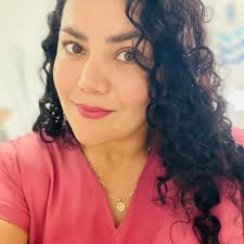 Ibamos de camino a Madrid y el camión se salió de la carretera 🥹 yo iba  dormida cuando escucho que empiezan a decir cosas que no entendía 🤭 y  volteo a la