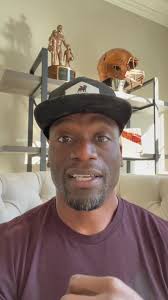 The power of a present Father! Jim Redmond, who helped his son Derek cross  the finish line after injuring his hamstring during the 1992 Olympics,  has...