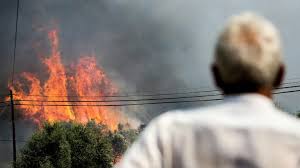 Autarca de tavira quer entregar duas casas no verão. Incendio Ameaca Cidade Turistica Em Portugal Istoe Dinheiro