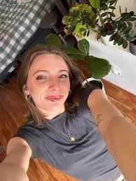 Hello 👋 I am staying in the area for a while. Based next to Playa Maderas.  Looking to surf a fair bit. I'm intermediate/ kook. Would love to make some  friends to