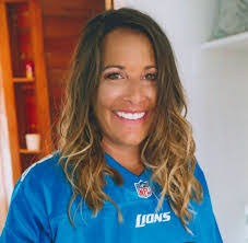 Carrie Decker's Instagram, Twitter & Facebook