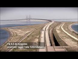 Öresundsbron består av tre delar och är totalt 7 845 m lång, varav 5,35 km ligger på den svenska sidan. Crossing Over 10 Ar Med Oresundsbron Svenska Youtube