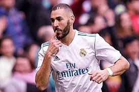 Benzema started his footballing career at his hometown club of bron terraillon when he was just 8 years old. Karim Benzema Biografie Karriere Und Privatleben