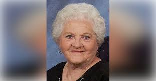 Sarah Ellington's Instagram, Twitter & Facebook