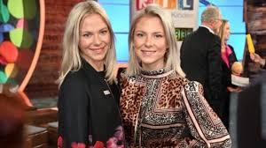 Die schwestern sind zu bildhübschen frauen herangewachsen und beide super erfolgreich. Valentina Cheyenne Pahde Fur Holiday On Ice Posieren Sie Im Sexy Bademantel News De