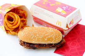 Savour the delicious harmony of mcdonald's tender chicken patty that's drenched in signature black pepper sauce. Sg Food On Foot Singapore Food Blog Best Singapore Food Singapore Food Reviews Mcdonald S Prosperity Burger Is Back