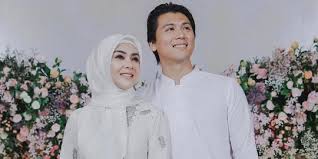 Rasanya, bukan syahrini namanya jika nggak tampil cantik paripurna, bukan? Terungkap Fakta Terbaru Dalam Perseteruan Syahrini Reino Dan Luna Maya Merdeka Com