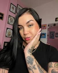 Brenda Soares's Instagram, Twitter & Facebook