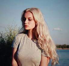Aesthetic Tumblr Grunge Paradise Vintage Photography Vintageaesthetic Sky Girl Blonde Hair Blonde Aesthetic Long Hair Styles Grunge Hair