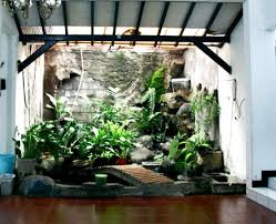 Inspirasi desain taman minimalis di lahan sempit selanjutnya adalah membuat taman dengan memanfaatkan sudut halaman rumah baik di halaman depan atau pada halaman belakang. 25 Desain Taman Minimalis Dalam Rumah Yang Artistik Rumahpedia