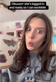 Mandy Hofer's Instagram, Twitter & Facebook