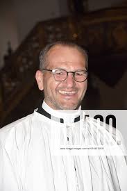 Daniel Lerch parish priest St Peter Alter Peter Kath Kirche Muenchen 01 04  2022 Rindermarkt 1