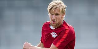 ⚽ @dierotenbullen ⚪ & @swemnt @nikefootball athlete twitter: Rb Leipzig Perfektes Timing Fur Jung Papa Emil Forsberg Kicker