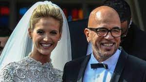 En 2008, pascal obispo et isabelle funaro divorcent et en 2013, la jeune femme refait sa vie avec michael youn. Photos Julie Hantson 5 Choses A Savoir Sur La Femme De Pascal Obispo Femme Actuelle Le Mag