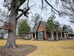 Downtown Woodstock Georgia Guide Best Things To Do Places To Eat In 2020 Woodstock Usa Travel Guide Woodstock Georgia