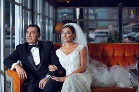 Peki hande fırat'ın eşi murat özvardar kimdir neyin nesidir, ne iş yapar? Hande Firat Evlendi
