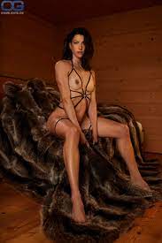 Janine Flock nackt, Nacktbilder, Playboy, Nacktfotos, Fakes, Oben Ohne