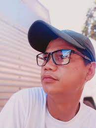 Nagsalita sa News 5 ang isa sa mga nasangkot sa rambulan sa Poblacion,  Makati kung saan kasangkot din si Awra Briguela. Ayon sa lalaking tinawag  na "Mark" baka nakursunadahan daw siya at