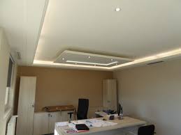 Osez Eclairer Vos Espaces Avec Le Plafonnier Staff Decor Plafond Et Luminaire En Staff Bureau A Carmaux Tarn 81 Plafonnier Decora Home Home Decor Decor