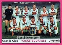 Aşağıdaki tablo, vasas sc kit üreticilerini ve forma sponsorlarını yıllara göre ayrıntılı olarak göstermektedir Sticker 647 Squadra Vasas Budapest Panini Calciatori 1967 1968 Laststicker Com