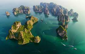 Browse 101 halong bucht stock photos and images available, or start a new search to explore more stock. Halong Bucht Die Bucht Des Untertauchenden Drachen Urlaubstracker De