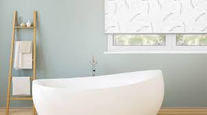 Badewanne rollo jetzt vergleichen und den badewanne rollo testsieger von 2021 auswählen und sofort von den günstigen preis auf vergleichsloewe.de finden und. Massgefertigte Rollos Fur Badezimmer Und Feuchtraume Selbst Gestalten Sonevo