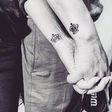 Xăm chữ, từ ngữ tạo cảm hứng lên ngón tay. Hinh XÄƒm VÆ°Æ¡ng Miá»‡n La Má»™t Trong Ä'á»— Nhan Tattoo Studio Facebook