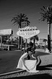 Real Wedding Marnie Conor Intimate Vegas Wedding In Alyssa Kristin Gown A Be Bridal Shop Las Vegas Wedding Photos Las Vegas Wedding Photography Vegas Wedding