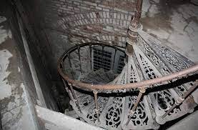 Karena saking terkenalnya gedung lawang sewu semarang angker, tidak sedikit acara mistis dilakukan di lawang sewu. 3 Misteri Keangkeran Lawang Sewu Kumparan Com