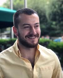 Herkesin kendine göre bir hikayesi var 🐝. Trabzonlu Fenomen Survivor Da Resat Haciahmetoglu Kimdir Kac Yasindadir